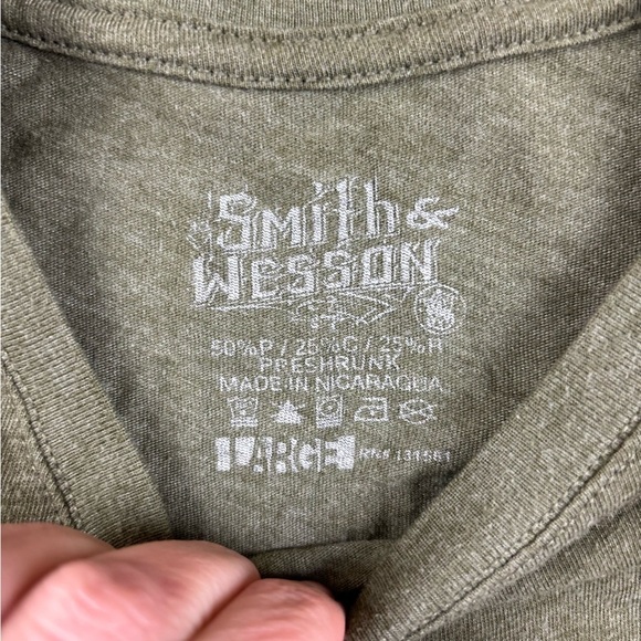 SMITH & WESSON Women’s Green Graphic T-Shirt “Respect” Revolver size: Large - Picture 3 of 5